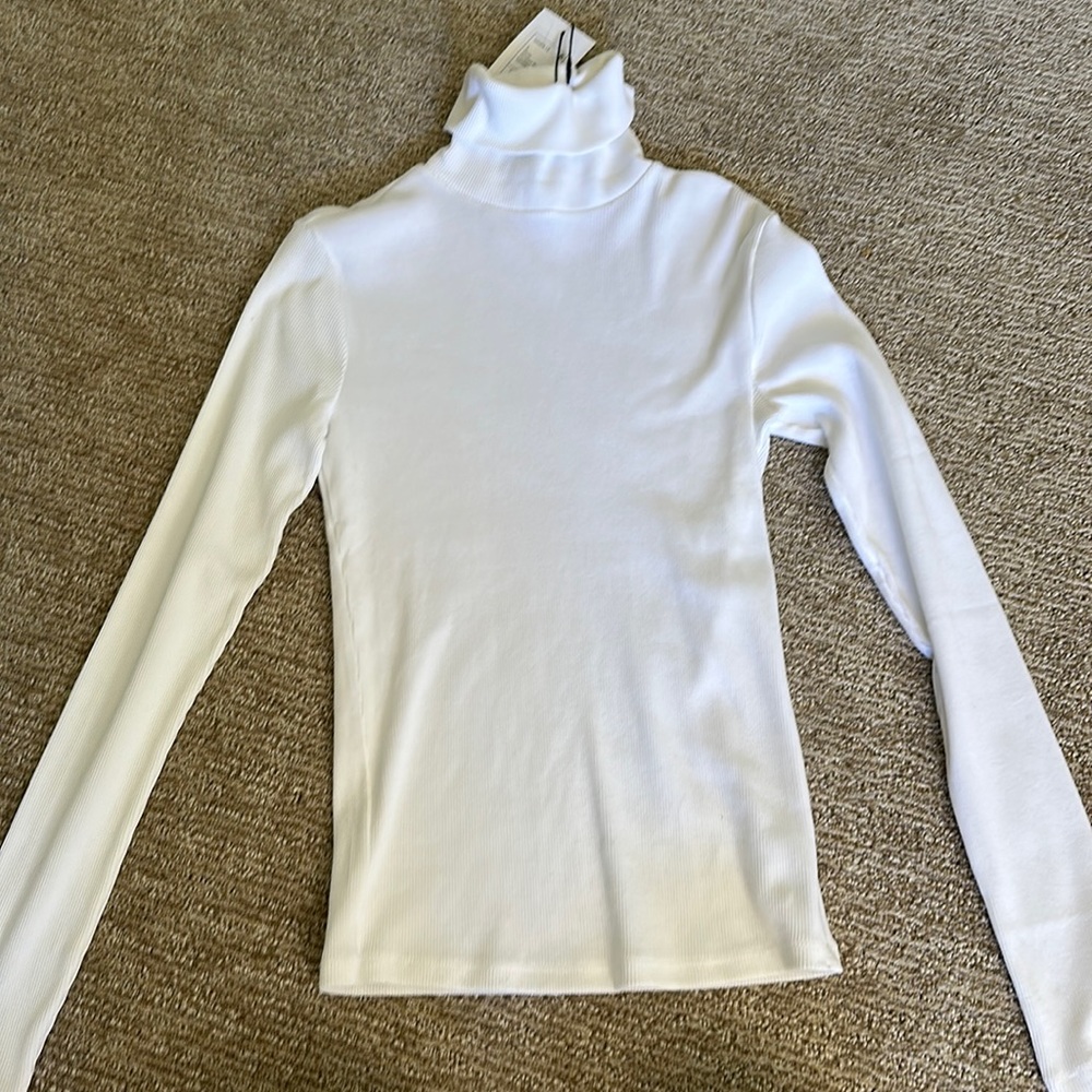 NWT Theory Ribbed Long Sleeve White Turtleneck